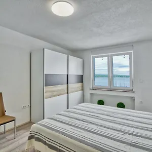 Apartment Marina With Sea View, Pula