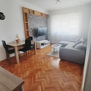 Apartment Apartman Dora, Pula